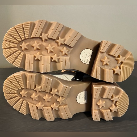 Sorel Joan Cozy Lace Up Boots NEW - Picture 8 of 12